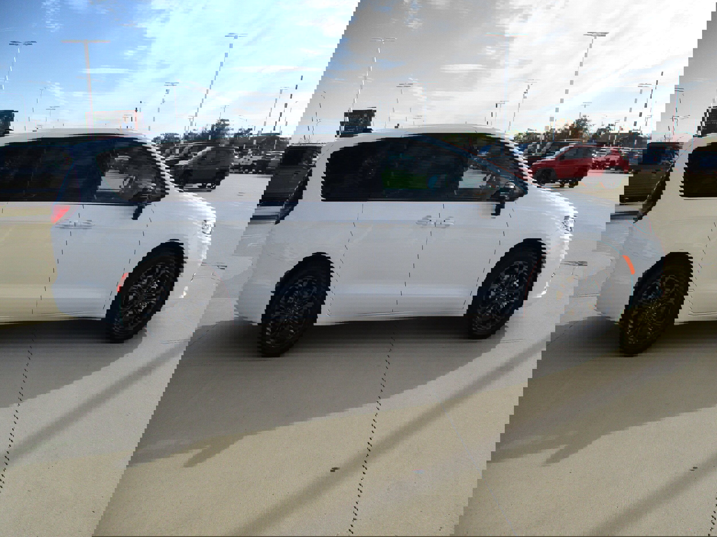 New 2026 Chrysler Pacifica Select image 7