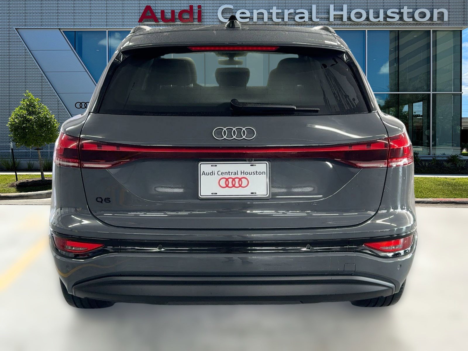 Used 2025 Audi Q6 e-tron Premium w/ Convenience Package image 10