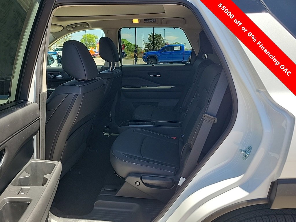 New 2025 Nissan Pathfinder SL w/ SL Premium Package image 12