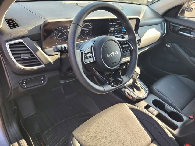 Used 2024 Kia Seltos SX w/ SX Sunroof Package image 9