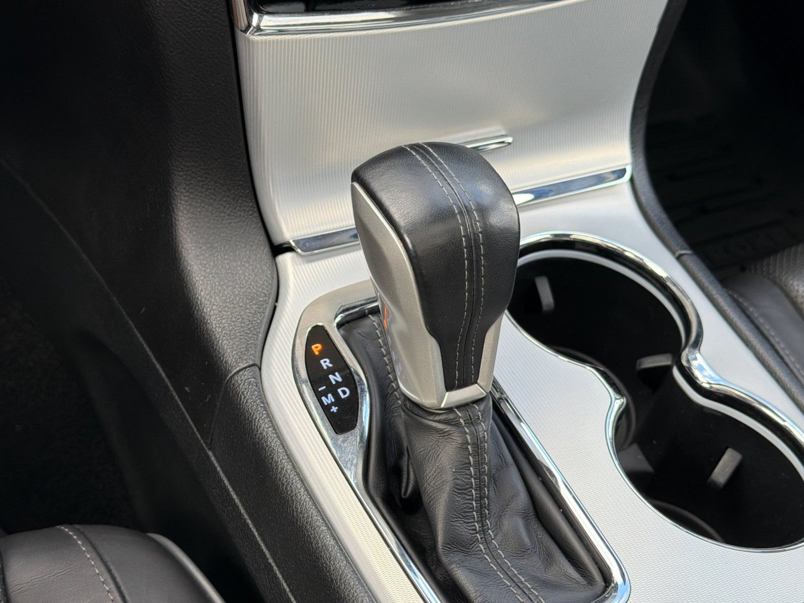 Used 2020 Jeep Grand Cherokee Summit AWD/4WD image 25
