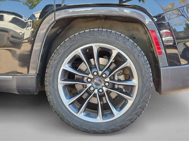 Used 2022 Jeep Wagoneer Series III w/ Premium Group I AWD/4WD image 9