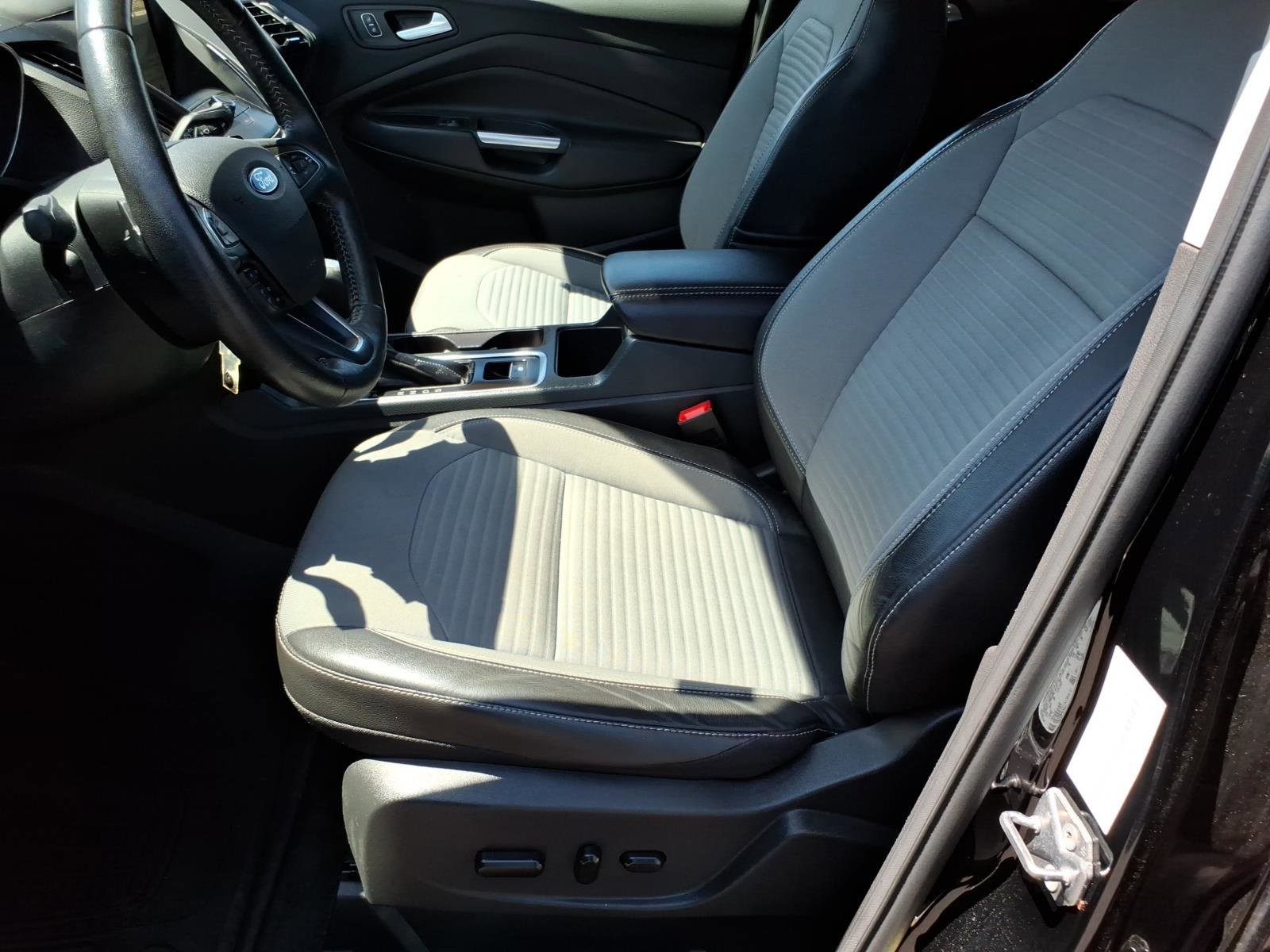 Used 2017 Ford Escape SE w/ Equipment Group 201A AWD/4WD image 13