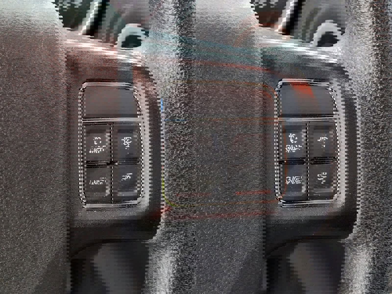 Used 2018 Dodge Journey SE image 25