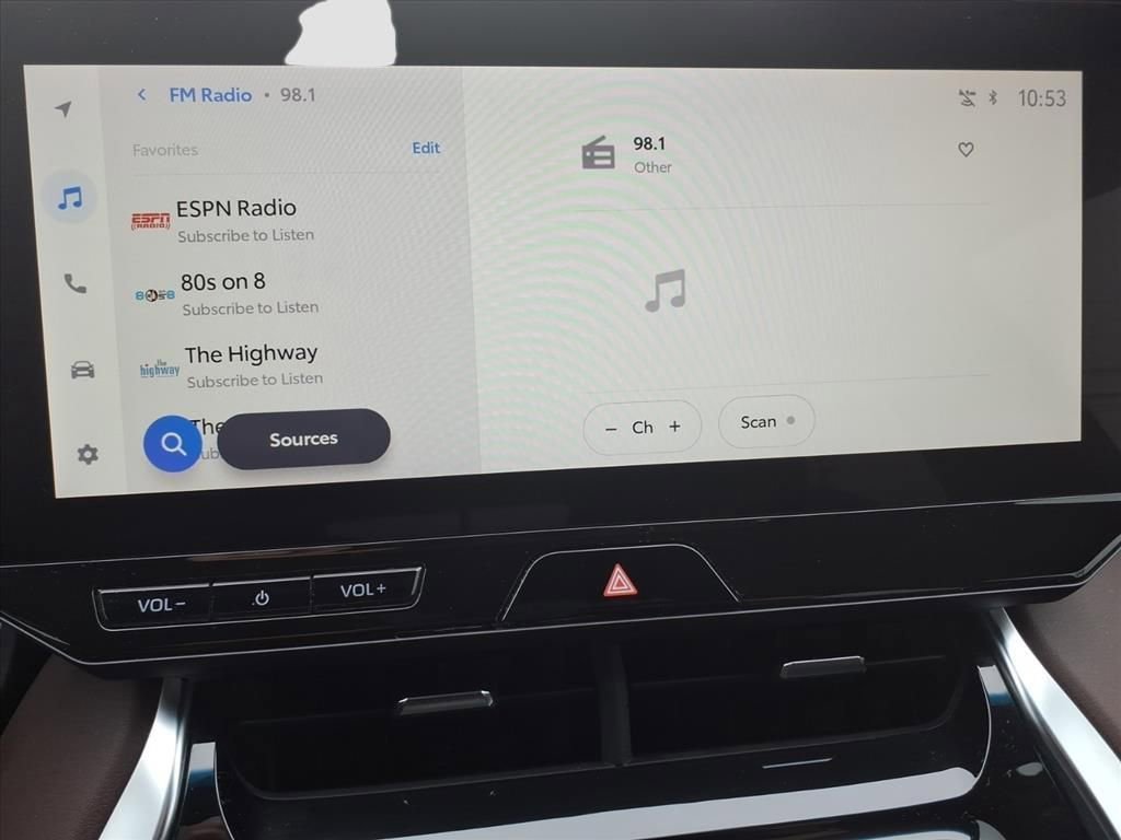 Used 2024 Toyota Venza XLE image 23