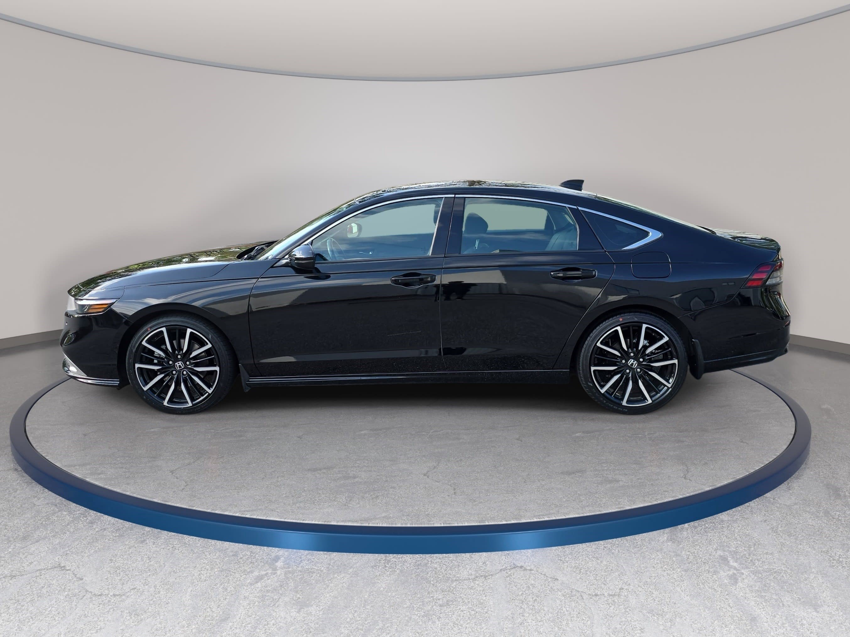 Used 2023 Honda Accord Touring image 8