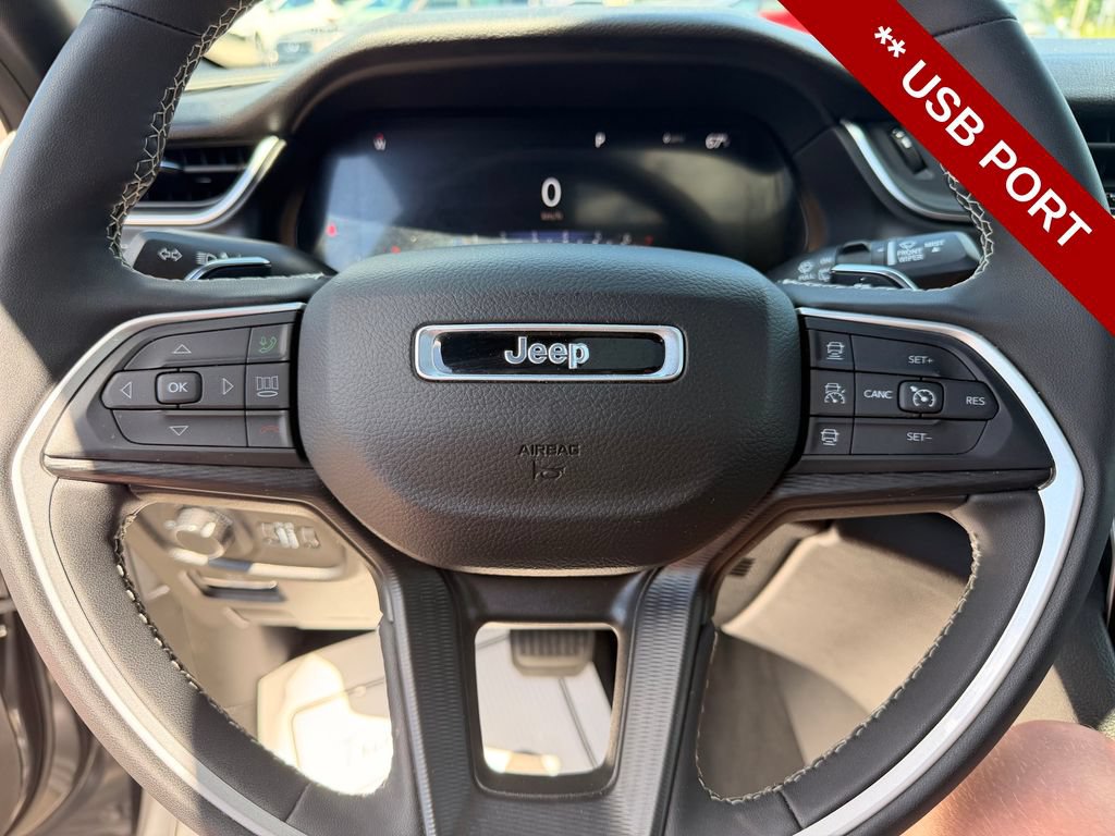 Used 2024 Jeep Grand Cherokee Altitude AWD/4WD image 21