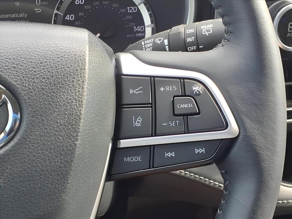Used 2024 Toyota Highlander XLE image 29