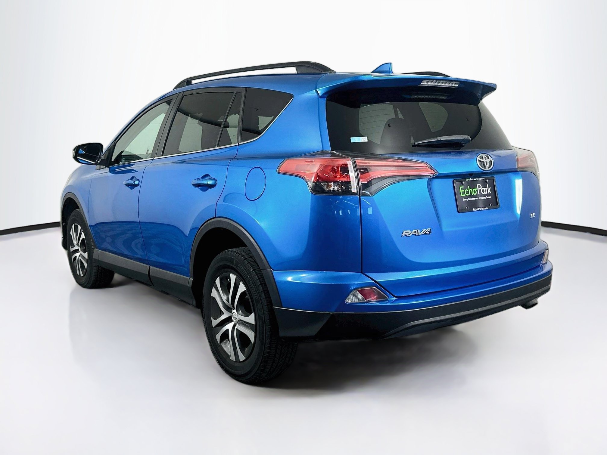 Used 2018 Toyota RAV4 LE w/ Carpet Mat Package FWD image 5