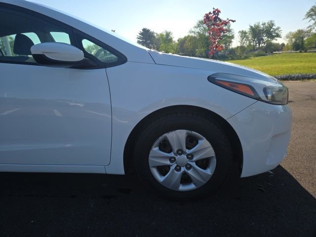 Used 2017 Kia Forte LX image 4