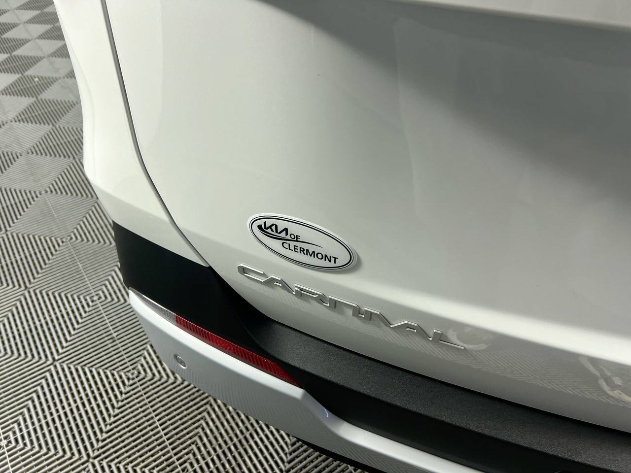 New 2027 Kia Carnival LX FWD image 5