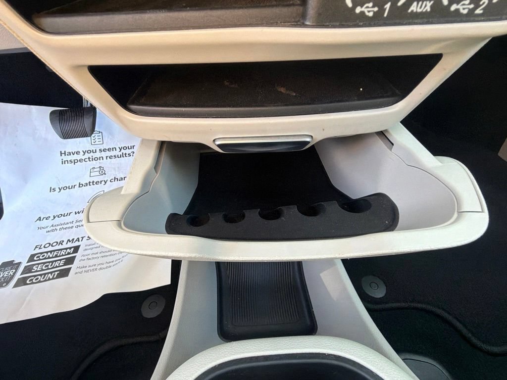 Used 2024 Chrysler Pacifica Touring-L FWD image 48