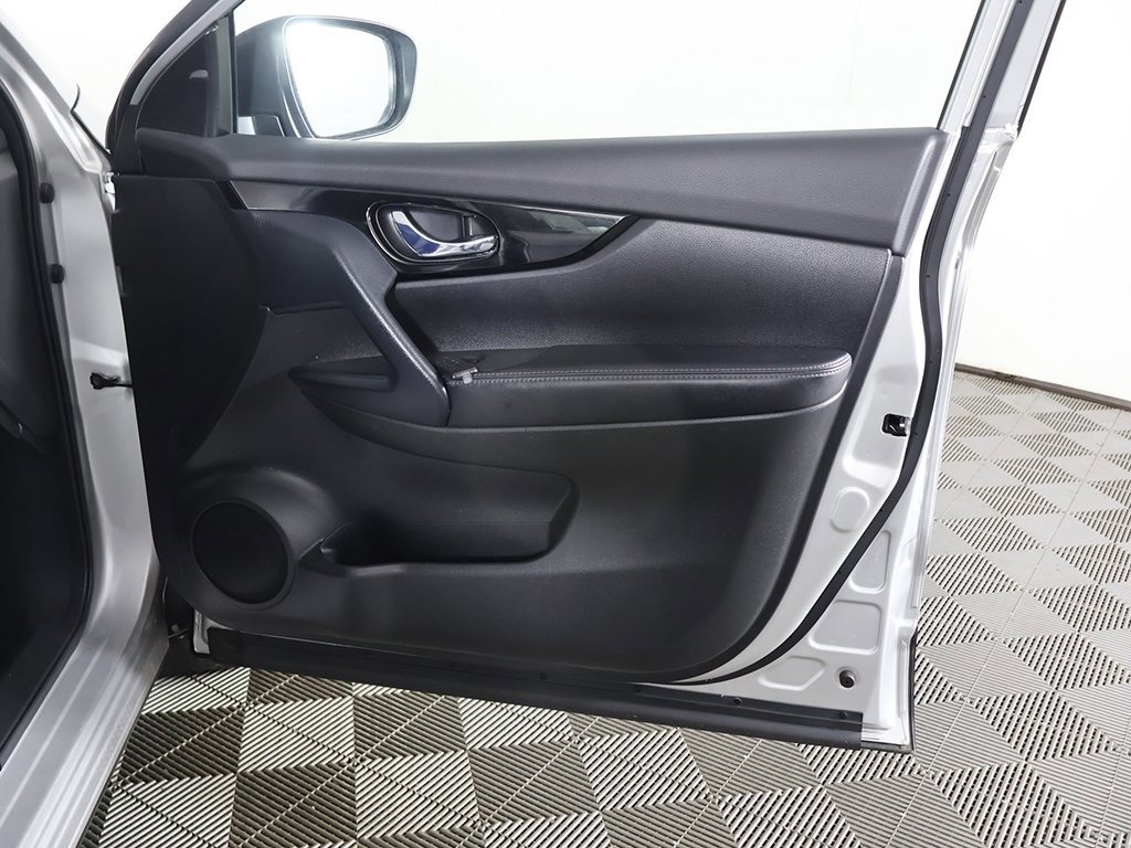 Used 2022 Nissan Rogue Sport SV image 21