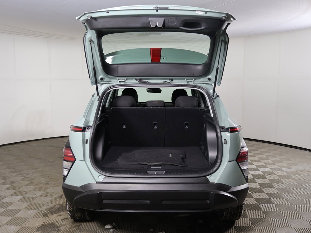 Used 2024 Hyundai Kona SE image 13