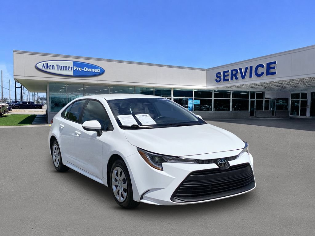 Used 2024 Toyota Corolla LE FWD image 2