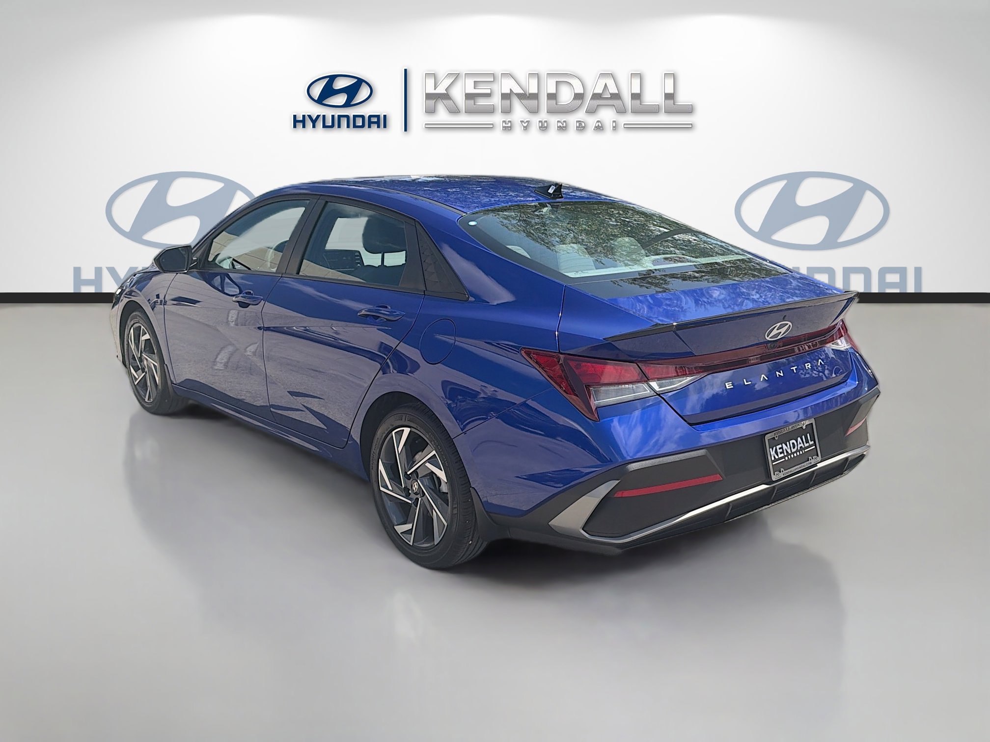 Used 2025 Hyundai Elantra Sport FWD image 4