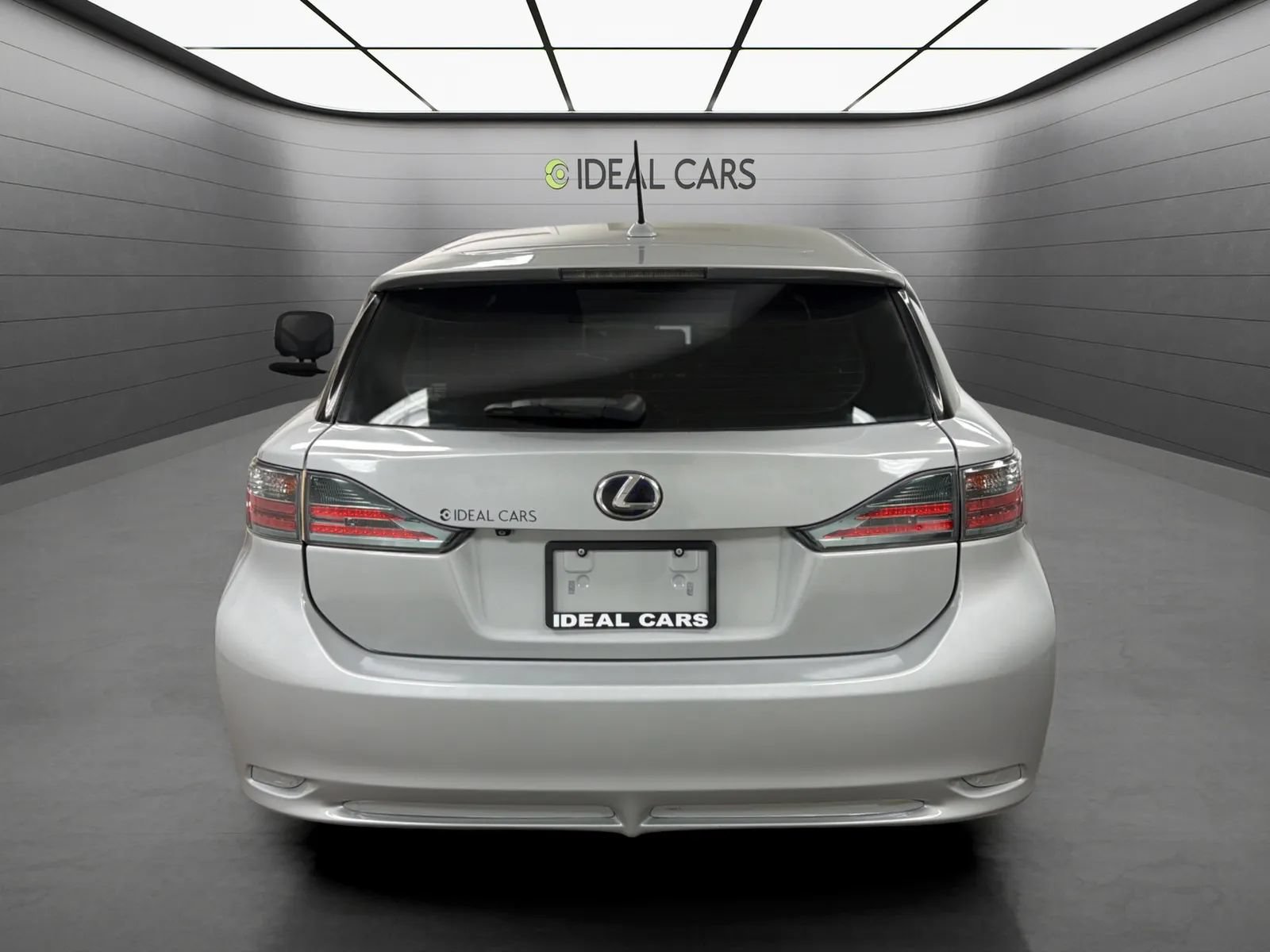 Used 2013 Lexus CT 200h w/ Premium Pkg w/Navigation FWD image 4