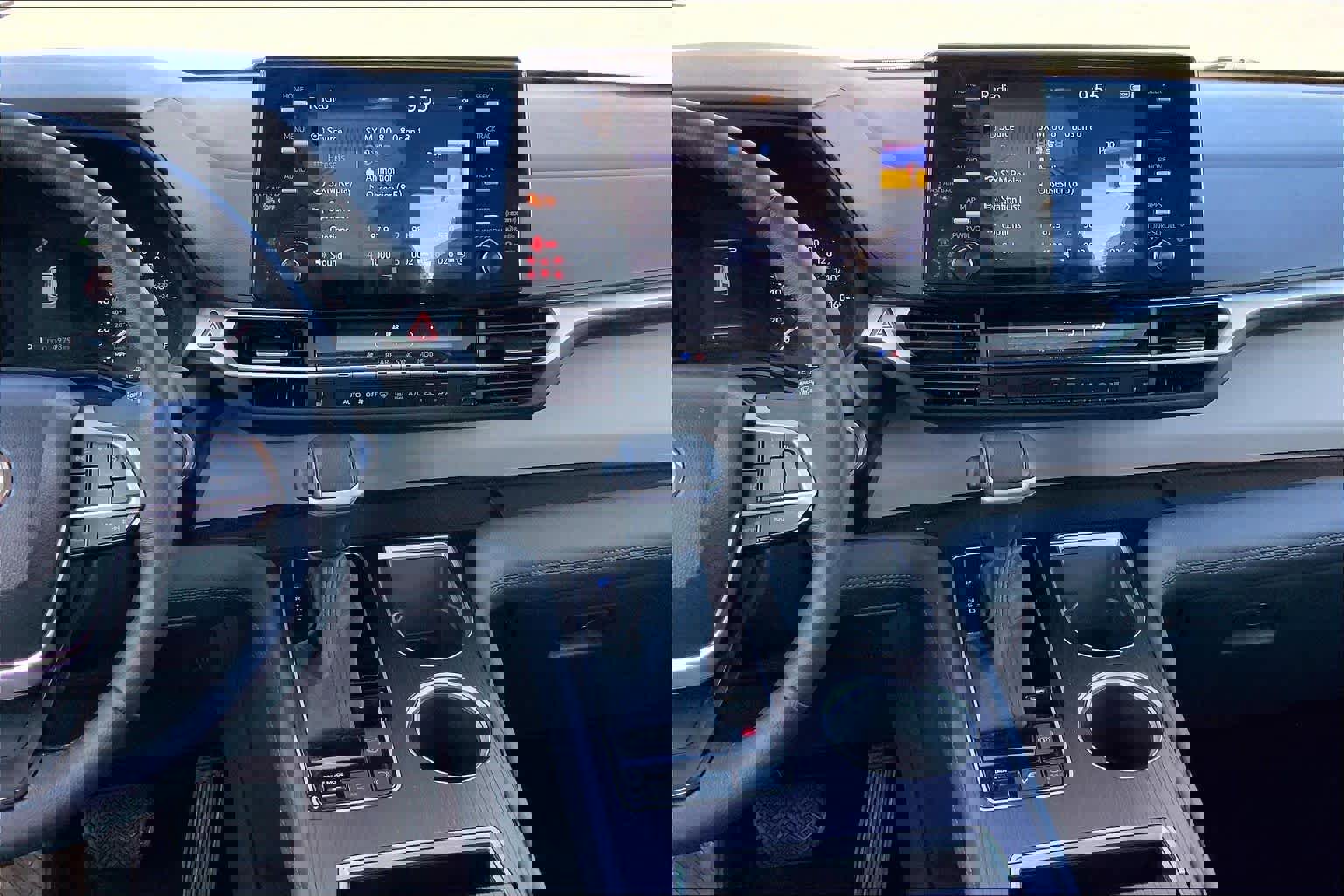 Used 2023 Toyota Sienna XLE image 6