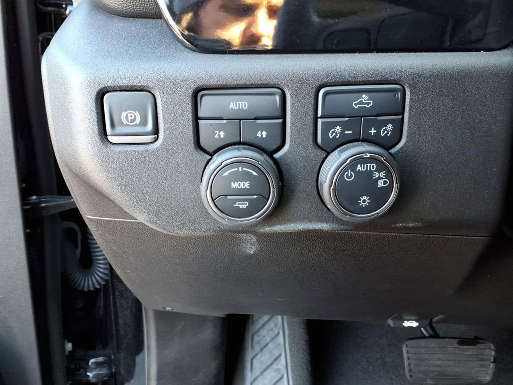 Used 2025 Chevrolet Silverado 1500 LT image 17