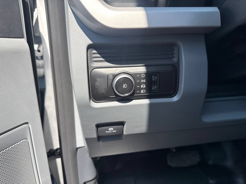 New 2026 Ford F550 4x4 Crew Cab image 8