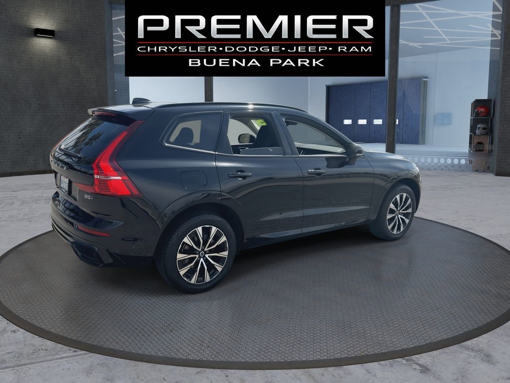 Used 2025 Volvo XC60 B5 Plus image 8