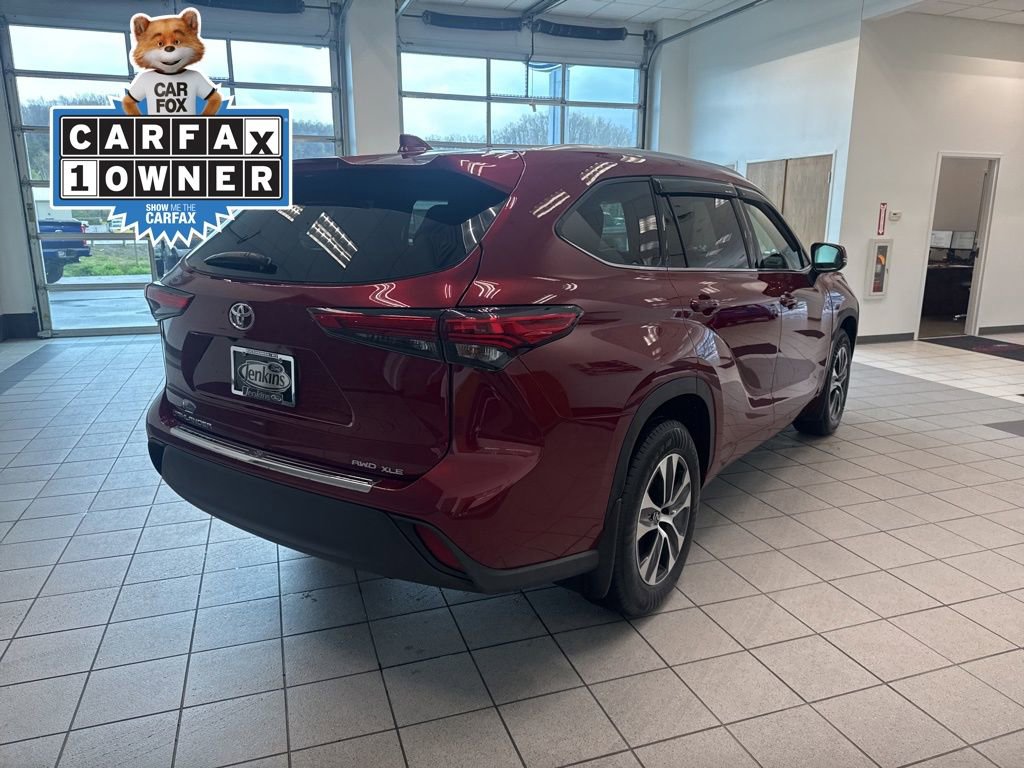 Used 2020 Toyota Highlander XLE AWD/4WD image 18