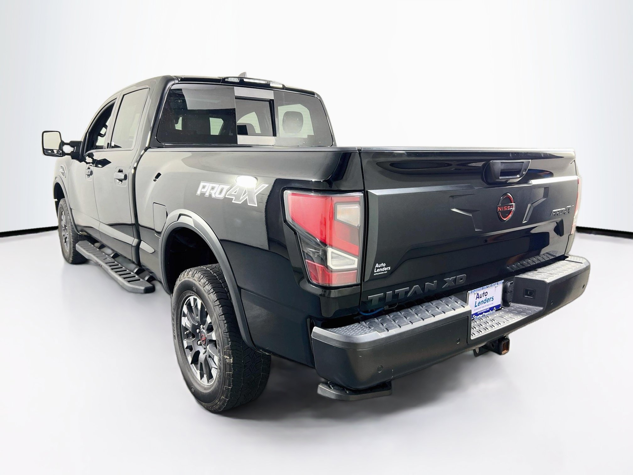 Used 2023 Nissan Titan PRO-4X w/ Pro-4x Convenience Package AWD/4WD image 7
