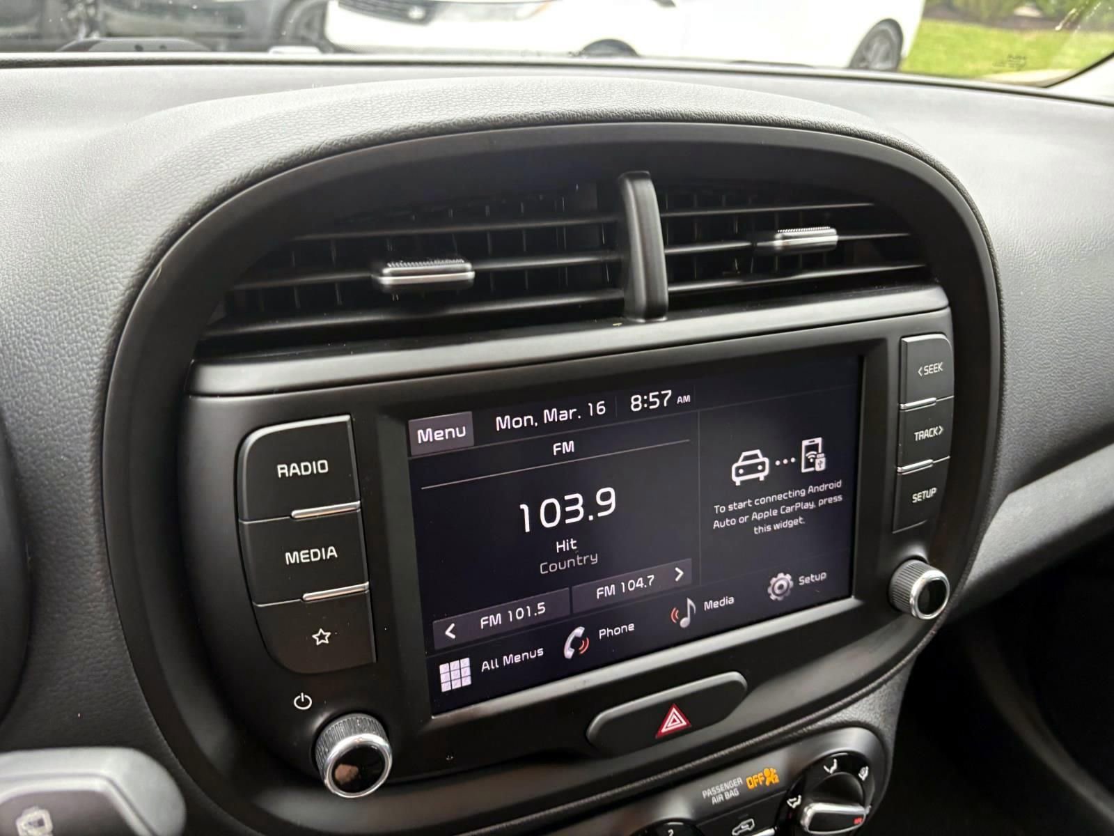 Used 2022 Kia Soul LX w/ Technology Package image 19