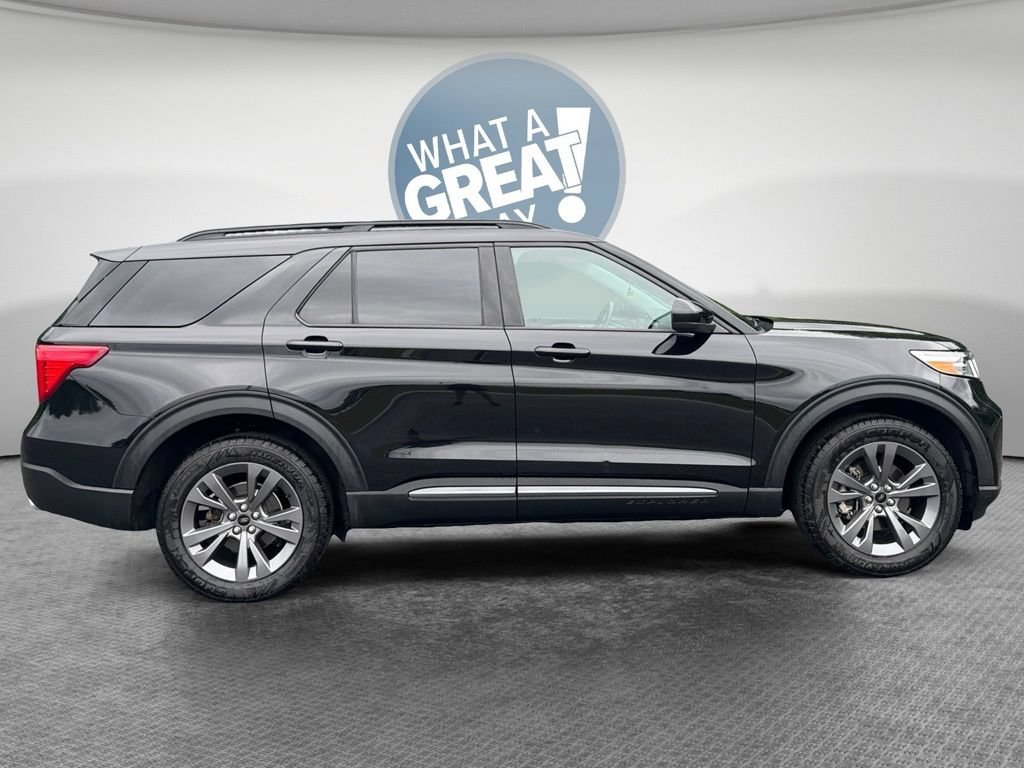 Used 2023 Ford Explorer XLT w/ Equipment Group 202A AWD/4WD image 2