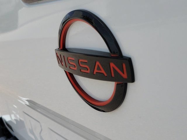 Used 2024 Nissan Frontier PRO-4X w/ Technology Package AWD/4WD image 9