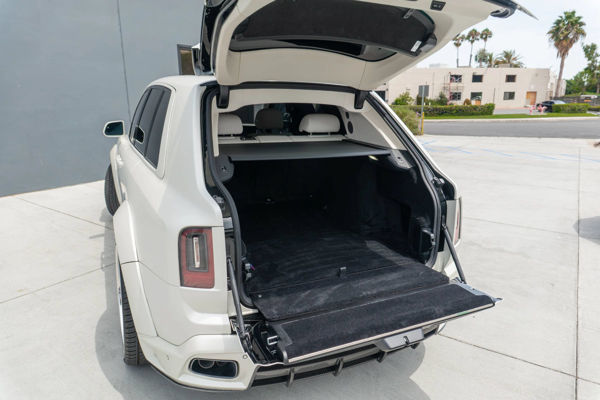 Used 2025 Rolls-Royce Cullinan AWD/4WD image 67