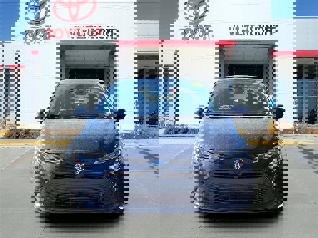 Used 2024 Toyota Corolla LE image 2