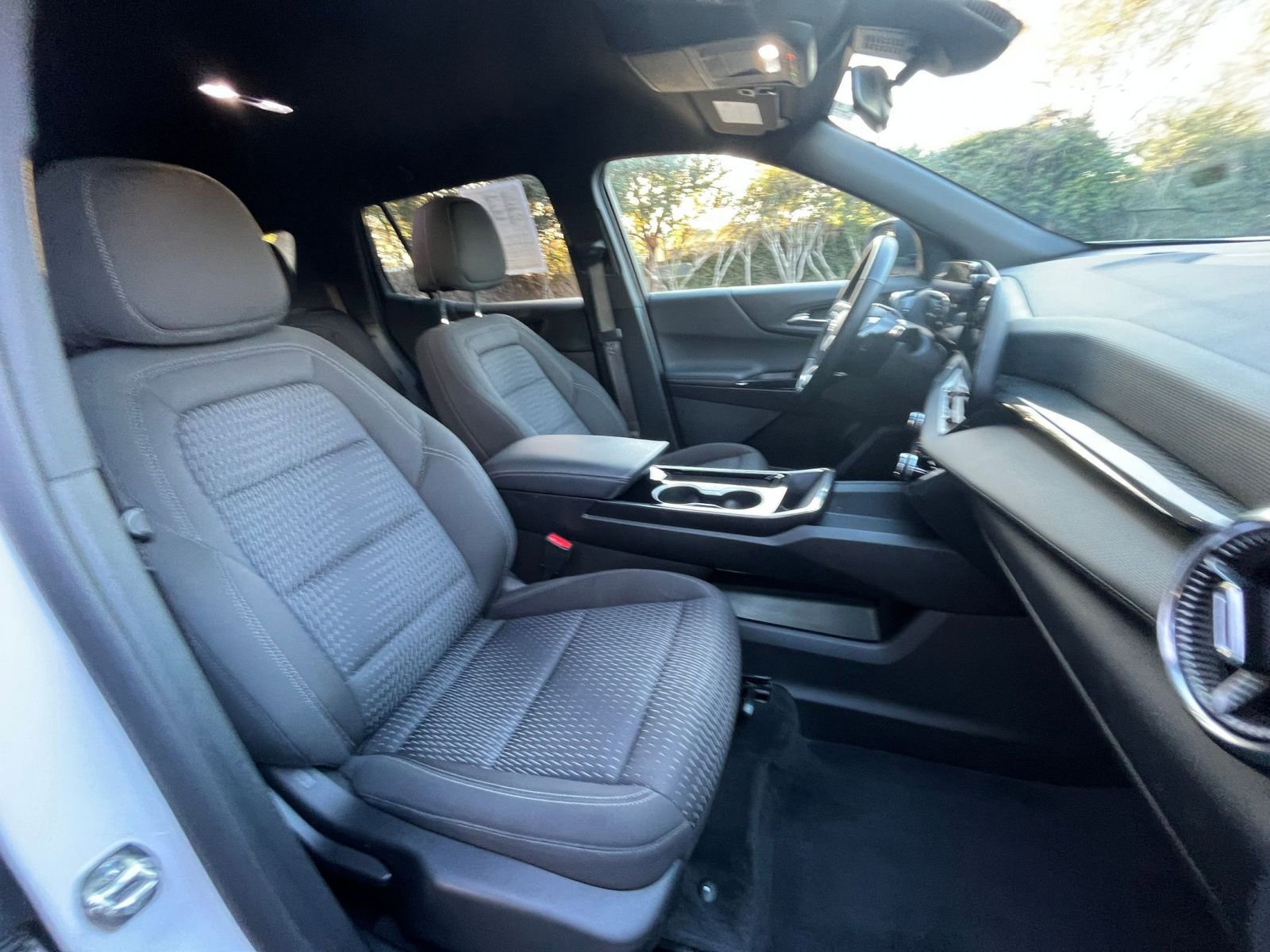 Used 2025 Chevrolet Equinox LT image 35