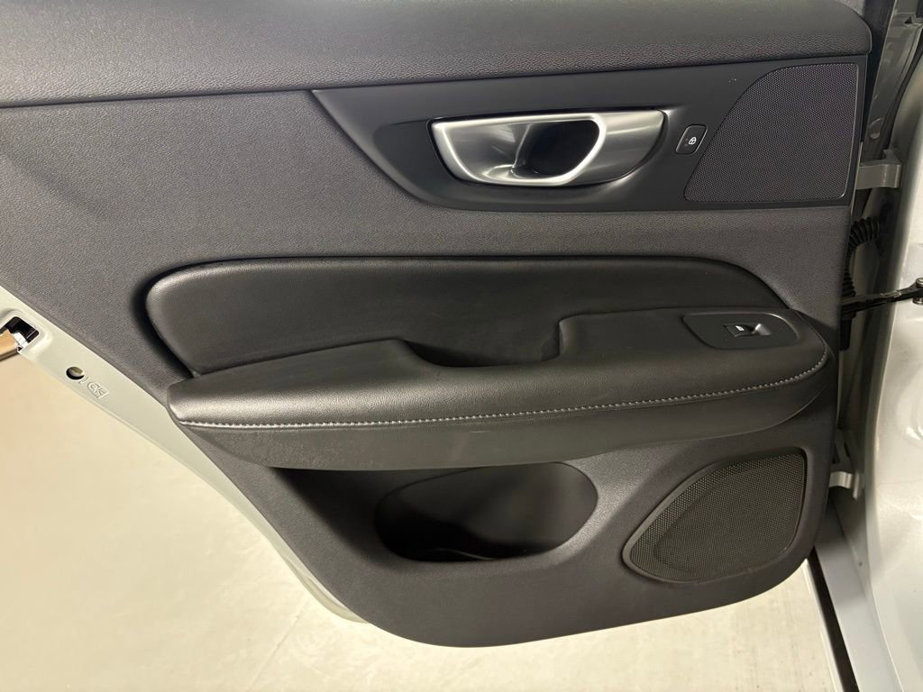Used 2024 Volvo S60 B5 Core image 33