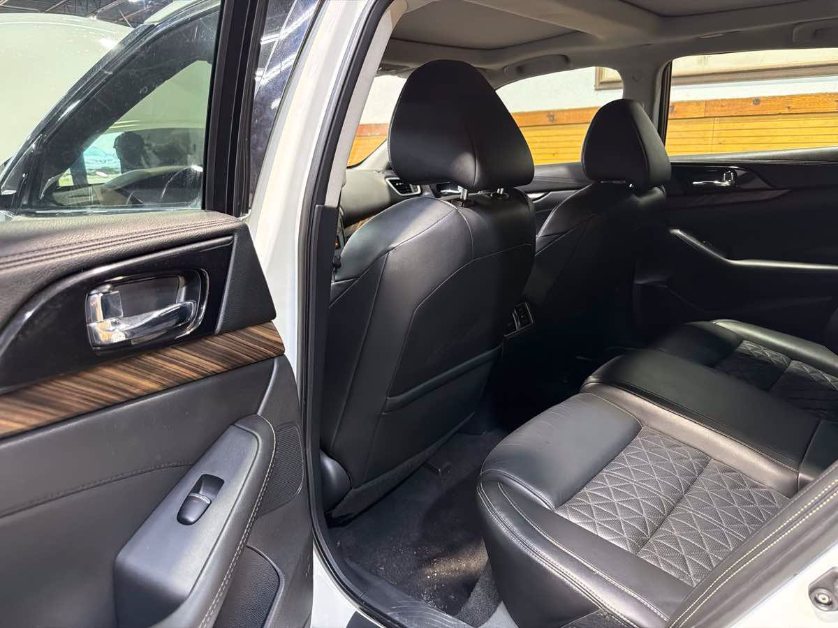 Used 2016 Nissan Maxima Platinum FWD image 22