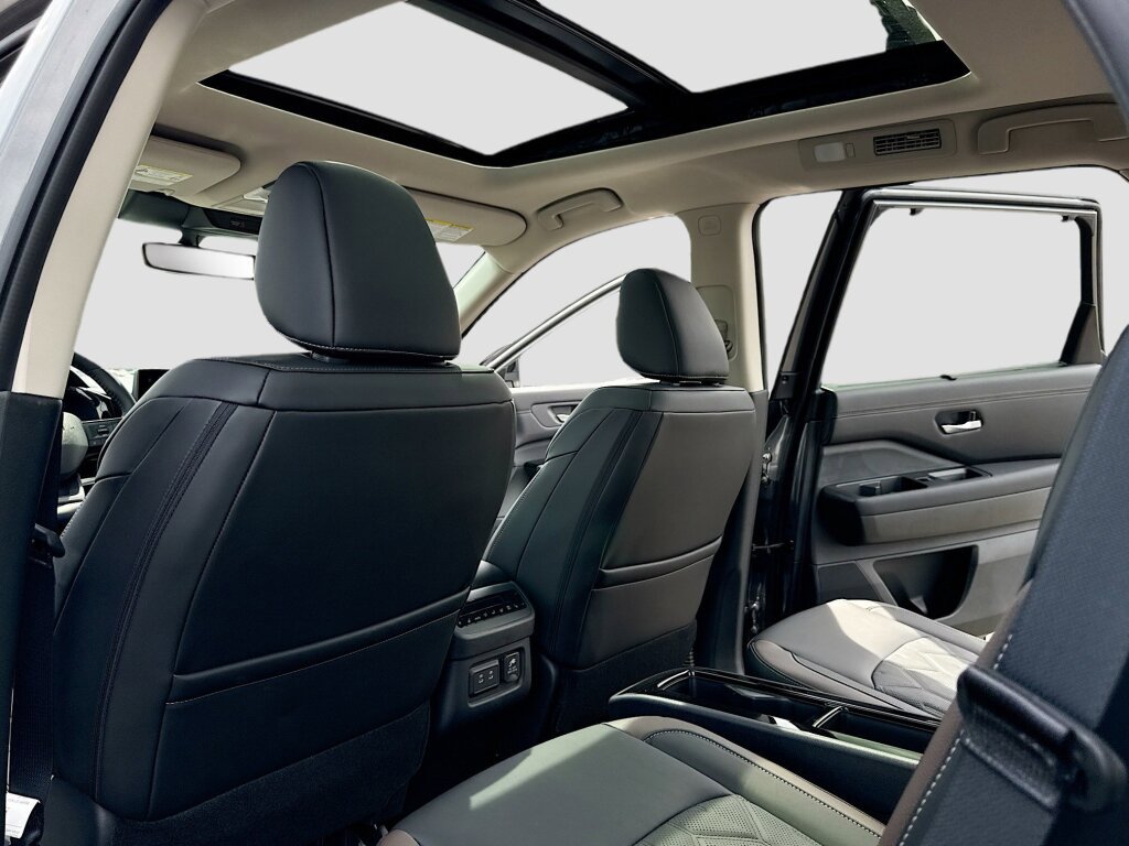 New 2026 Nissan Pathfinder Platinum AWD/4WD image 6