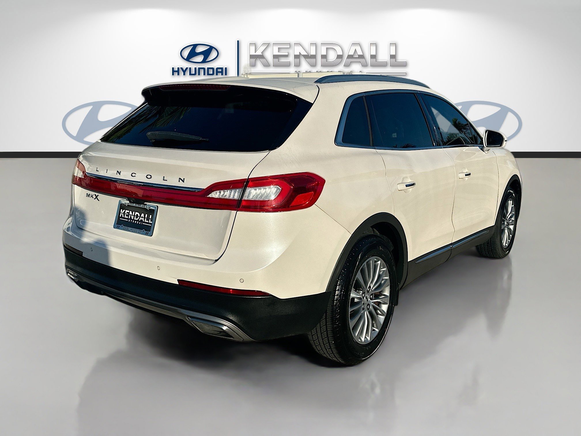 Used 2016 Lincoln MKX Select w/ Select Plus Package image 6