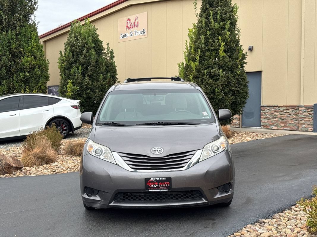 Used 2017 Toyota Sienna LE AWD/4WD image 3