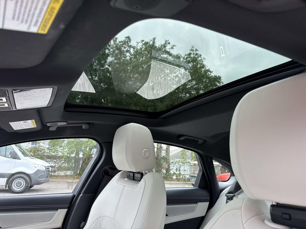 Used 2024 Jaguar XF R-Dynamic SE image 28