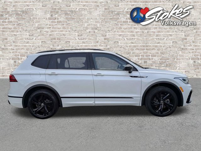 Certified 2023 Volkswagen Tiguan SE R-Line FWD image 3