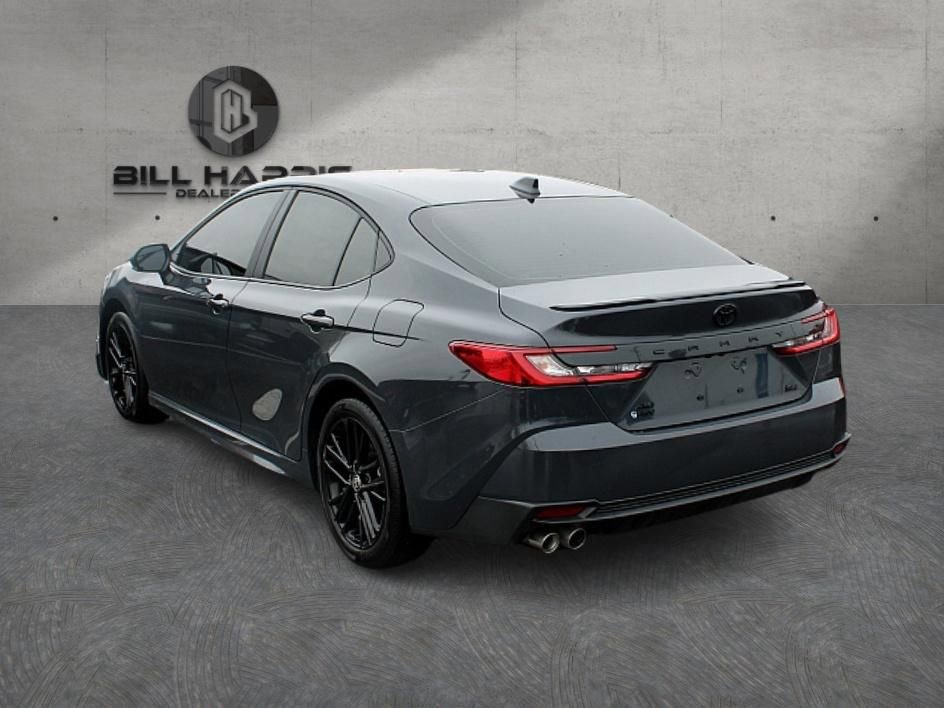 Used 2025 Toyota Camry SE image 6