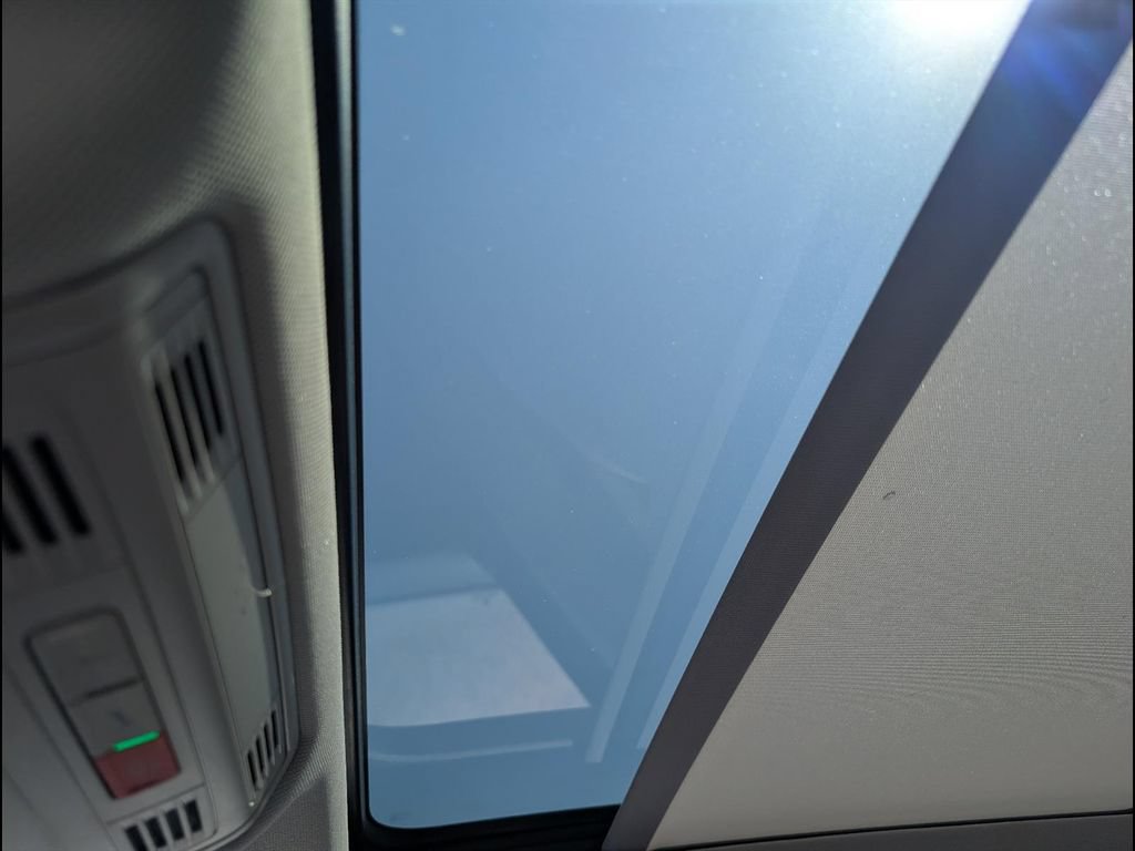 Certified 2023 Volkswagen Tiguan SE w/ Panoramic Sunroof Package FWD image 21