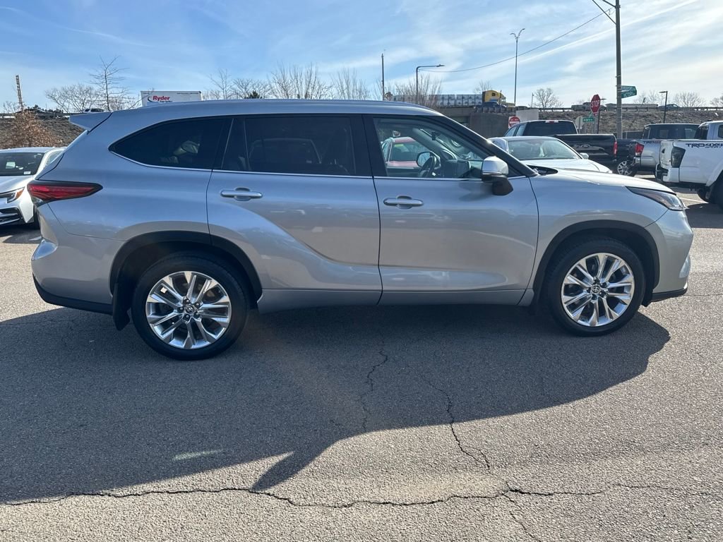 Used 2021 Toyota Highlander Limited AWD/4WD image 11
