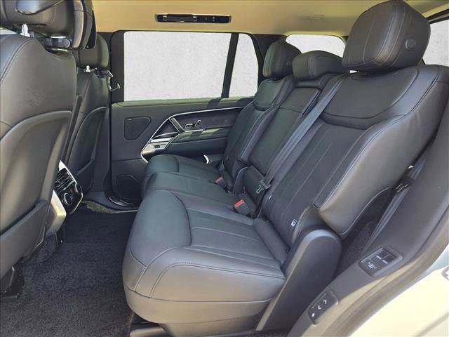 New 2026 Land Rover Range Rover Long Wheelbase SE AWD/4WD image 16