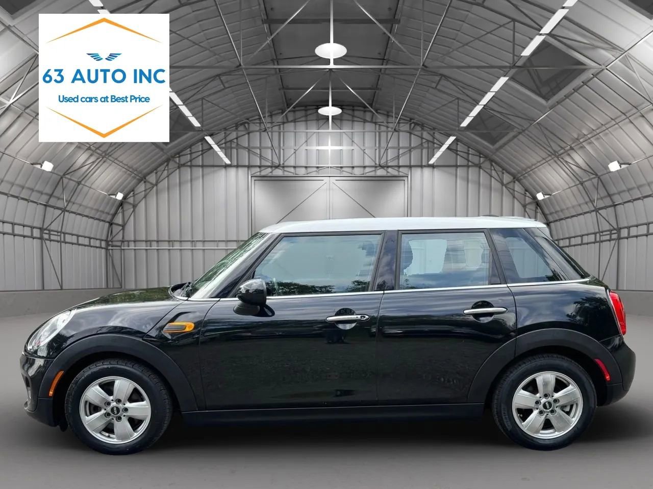 Used 2016 MINI Cooper 4-Door Hardtop w/ Premium Package FWD image 2