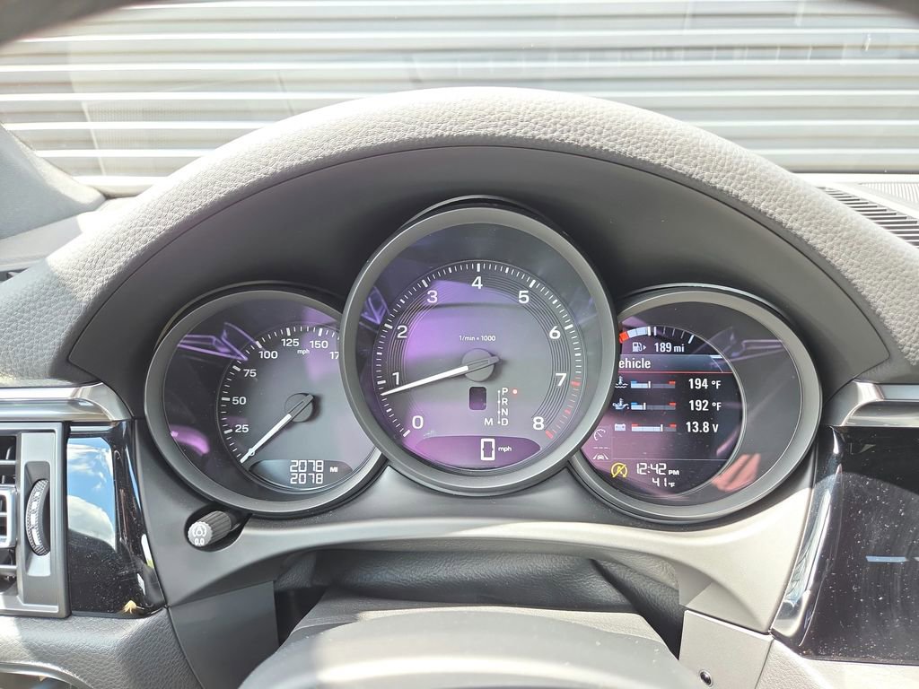 Certified 2026 Porsche Macan AWD/4WD image 10