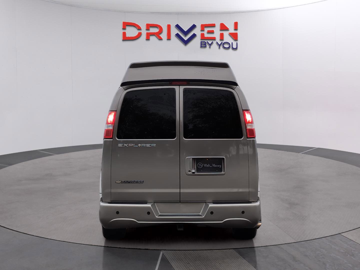 Used 2022 Chevrolet Express 2500 Extended w/ Enhanced Convenience Package image 4