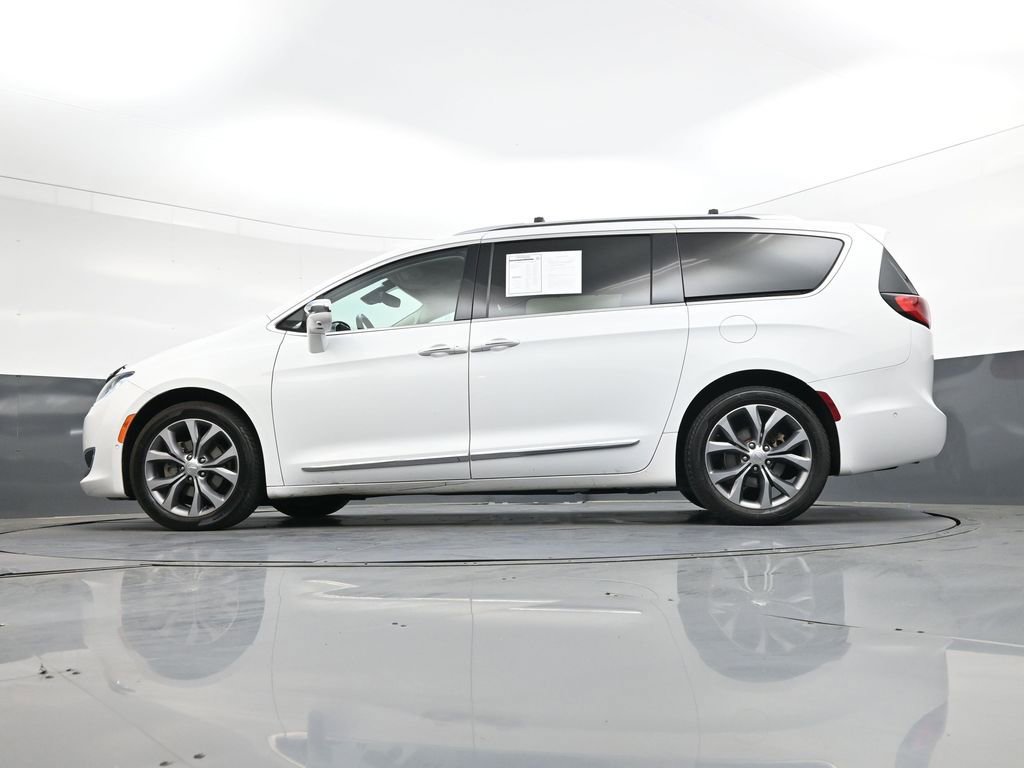 Used 2017 Chrysler Pacifica Limited FWD image 44