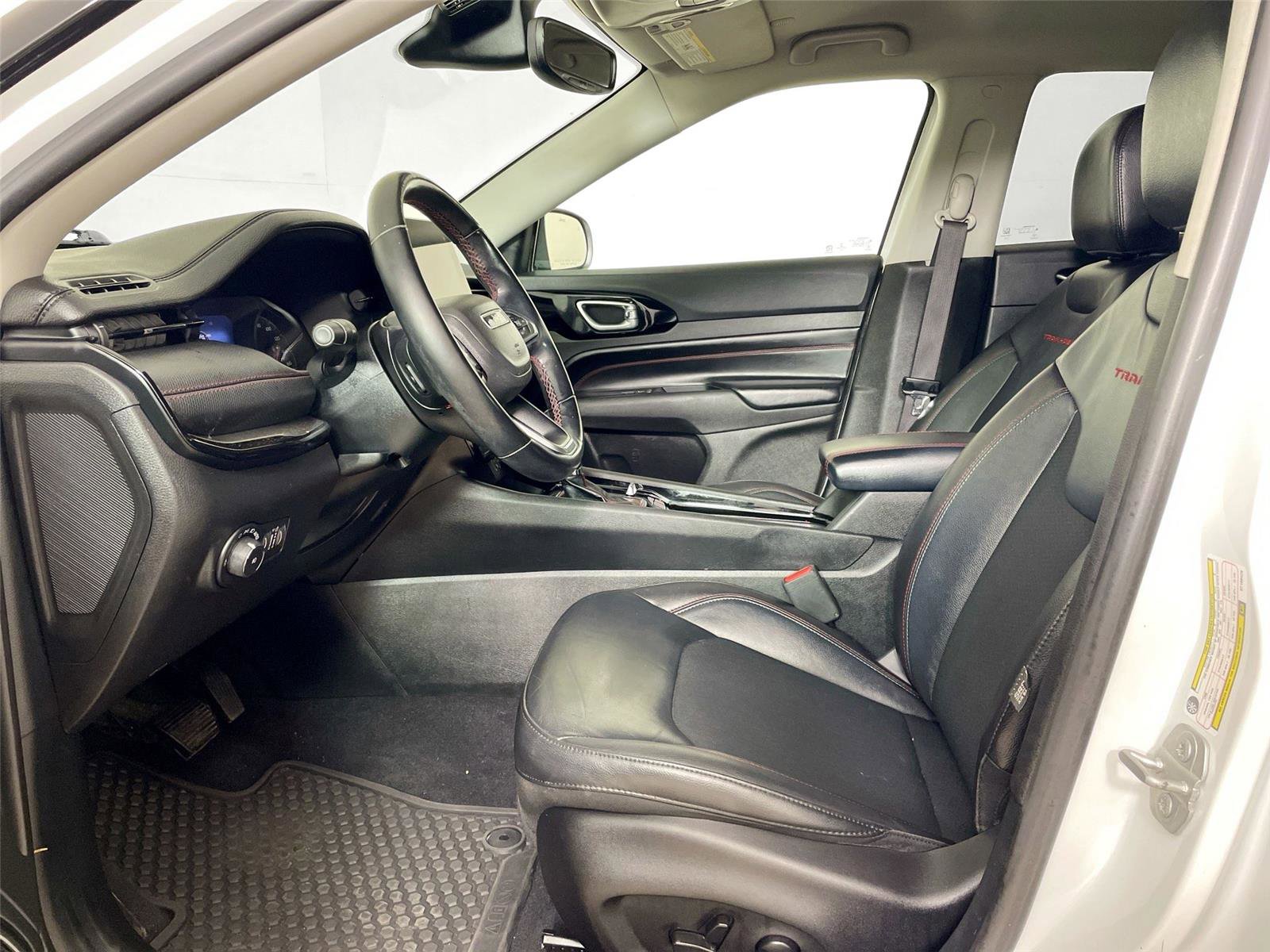 Used 2022 Jeep Compass Trailhawk w/ Trailhawk Convenience Group AWD/4WD image 5