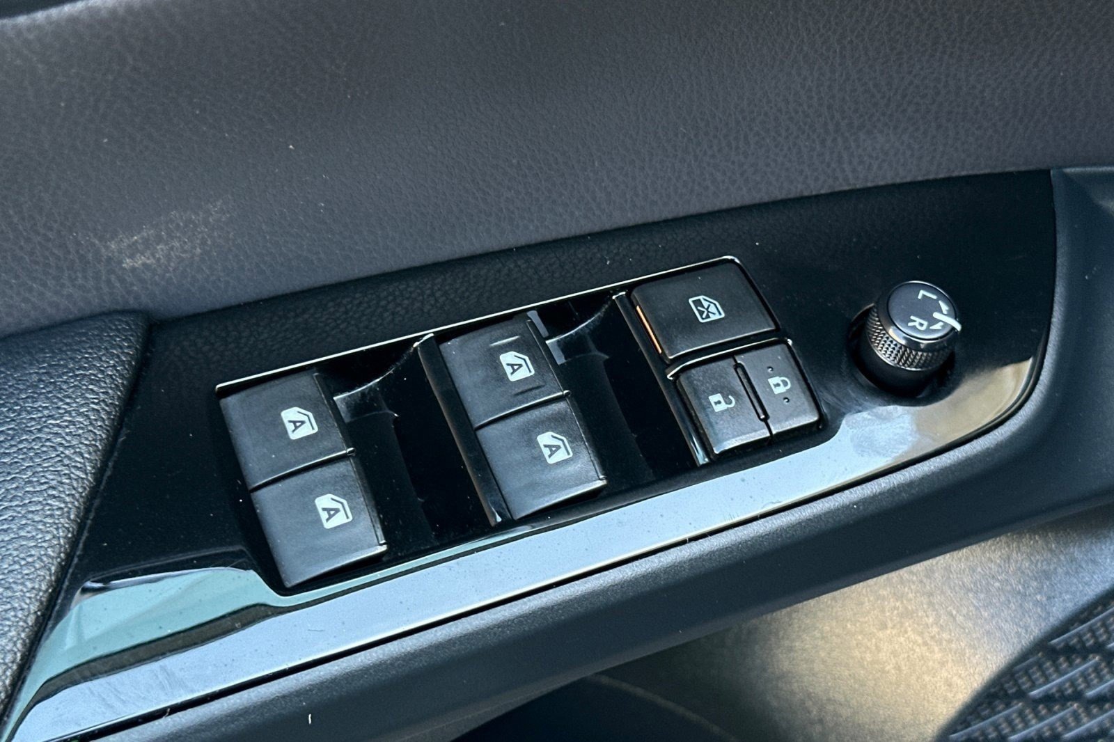 Used 2016 Toyota Prius Two FWD image 12